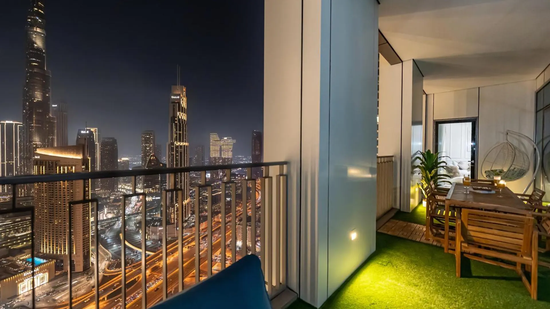 Chic 4 Bedroom Apartment I Burj Khalifa & Fountain Views I Direct Access To Dubai Mall I Free Gym, Pool, Parking Wi-Fi And Ps5 I By Skyline Serenity