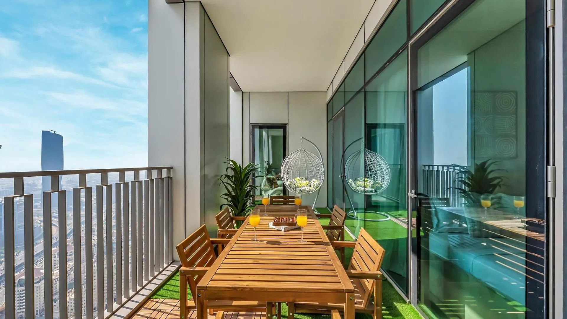 Chic 4 Bedroom Apartment I Burj Khalifa & Fountain Views I Direct Access To Dubai Mall I Free Gym, Pool, Parking Wi-Fi And Ps5 I By Skyline Serenity 0*,