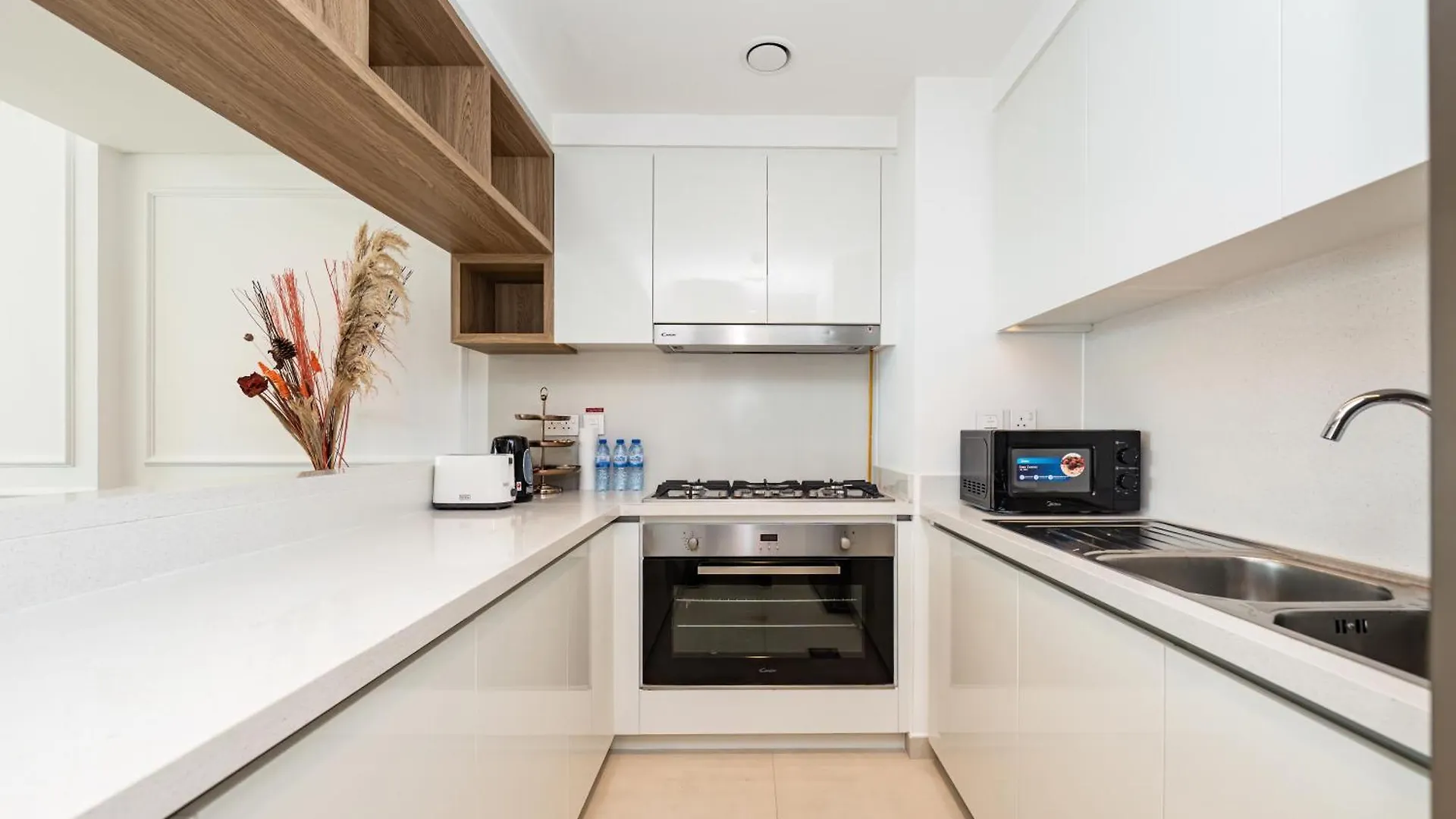 Chic 4 Bedroom Apartment I Burj Khalifa & Fountain Views I Direct Access To Dubai Mall I Free Gym, Pool, Parking Wi-Fi And Ps5 I By Skyline Serenity