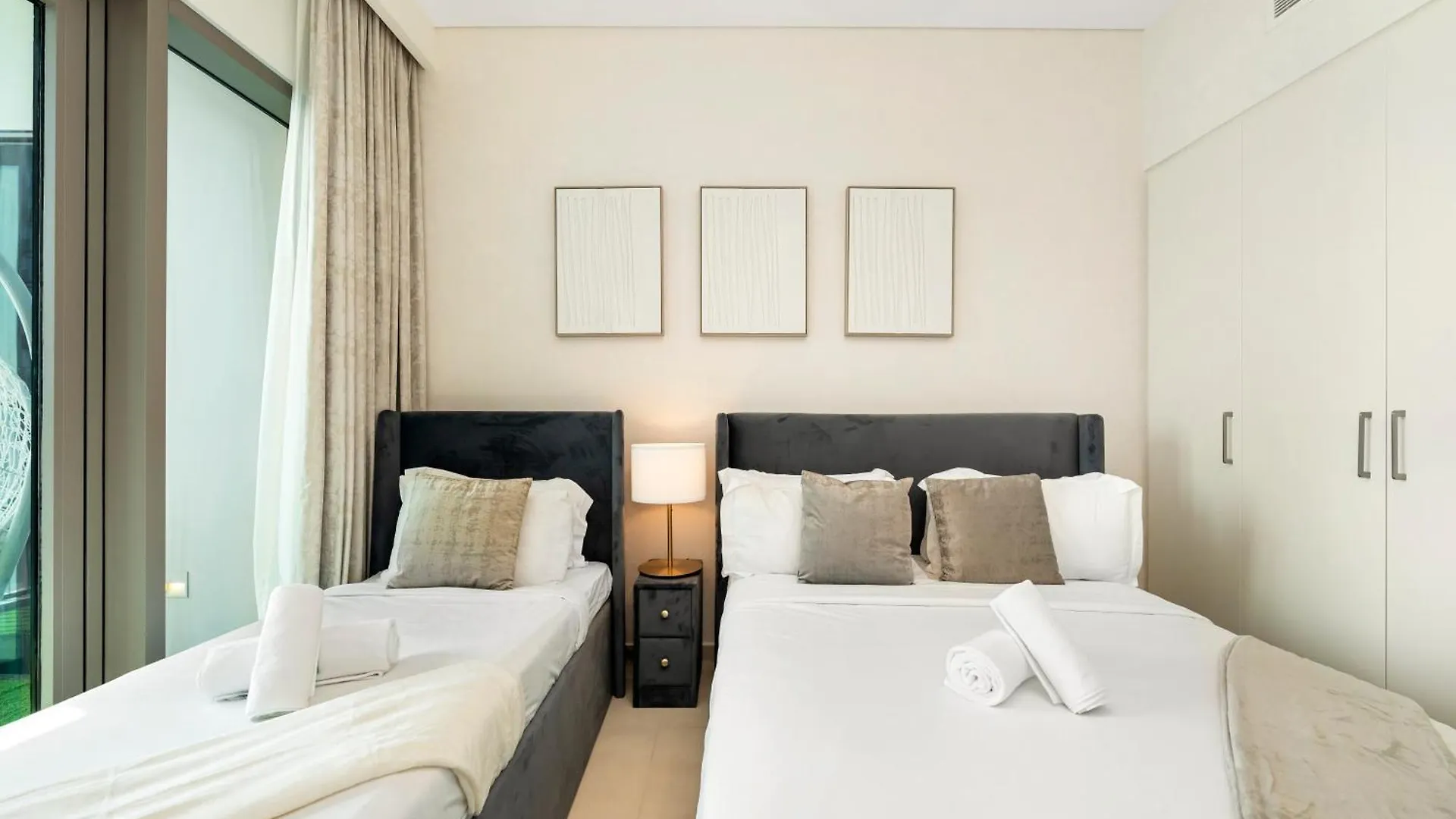 Chic 4 Bedroom Apartment I Burj Khalifa & Fountain Views I Direct Access To Dubai Mall I Free Gym, Pool, Parking Wi-Fi And Ps5 I By Skyline Serenity United Arab Emirates