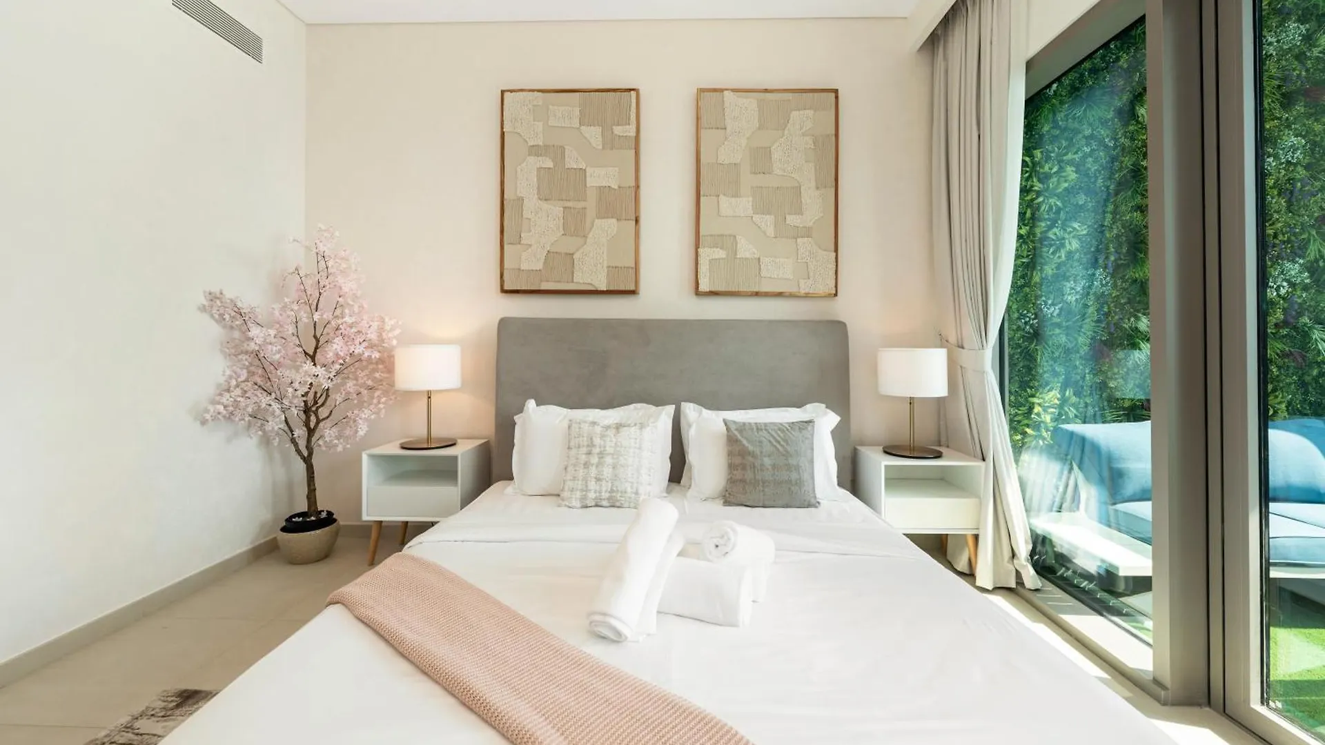 Chic 4 Bedroom Apartment I Burj Khalifa & Fountain Views I Direct Access To Dubai Mall I Free Gym, Pool, Parking Wi-Fi And Ps5 I By Skyline Serenity
