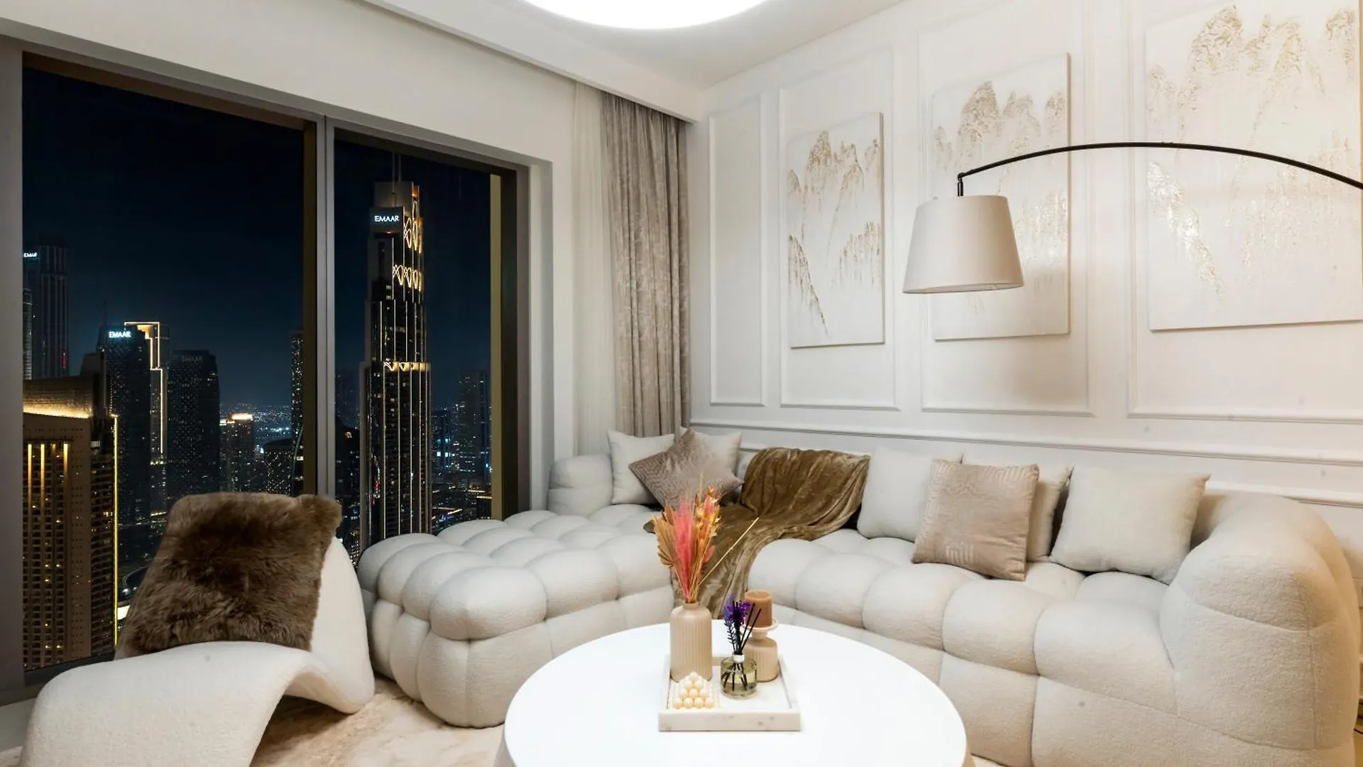 Chic 4 Bedroom Apartment I Burj Khalifa & Fountain Views I Direct Access To Dubai Mall I Free Gym, Pool, Parking Wi-Fi And Ps5 I By Skyline Serenity 0*,
