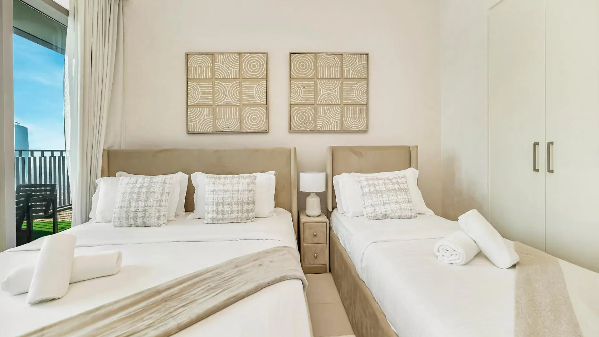 Chic 4 Bedroom Apartment I Burj Khalifa & Fountain Views I Direct Access To Dubai Mall I Free Gym, Pool, Parking Wi-Fi And Ps5 I By Skyline Serenity United Arab Emirates