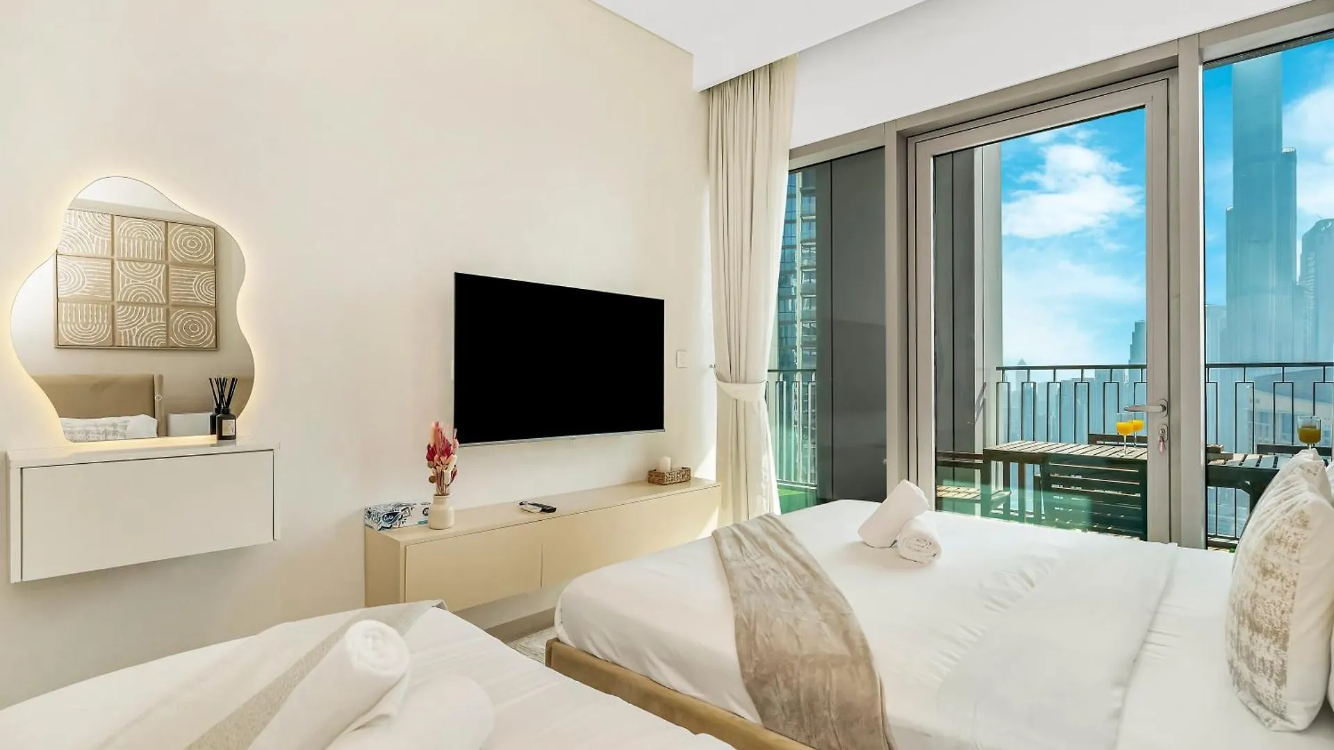 Chic 4 Bedroom Apartment I Burj Khalifa & Fountain Views I Direct Access To Dubai Mall I Free Gym, Pool, Parking Wi-Fi And Ps5 I By Skyline Serenity