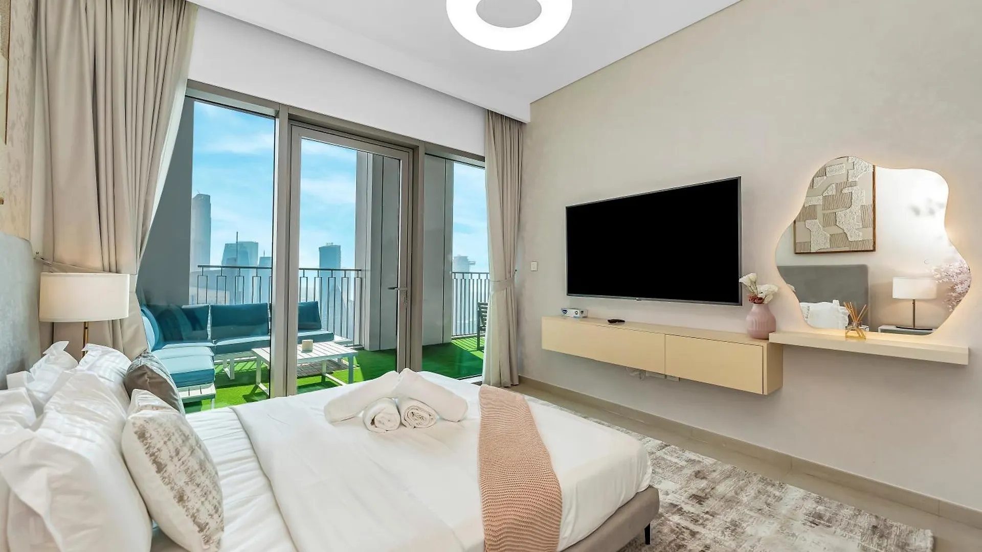Chic 4 Bedroom Apartment I Burj Khalifa & Fountain Views I Direct Access To Dubai Mall I Free Gym, Pool, Parking Wi-Fi And Ps5 I By Skyline Serenity