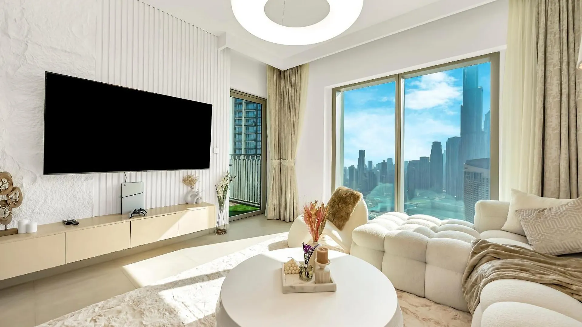 Chic 4 Bedroom Apartment I Burj Khalifa & Fountain Views I Direct Access To Dubai Mall I Free Gym, Pool, Parking Wi-Fi And Ps5 I By Skyline Serenity