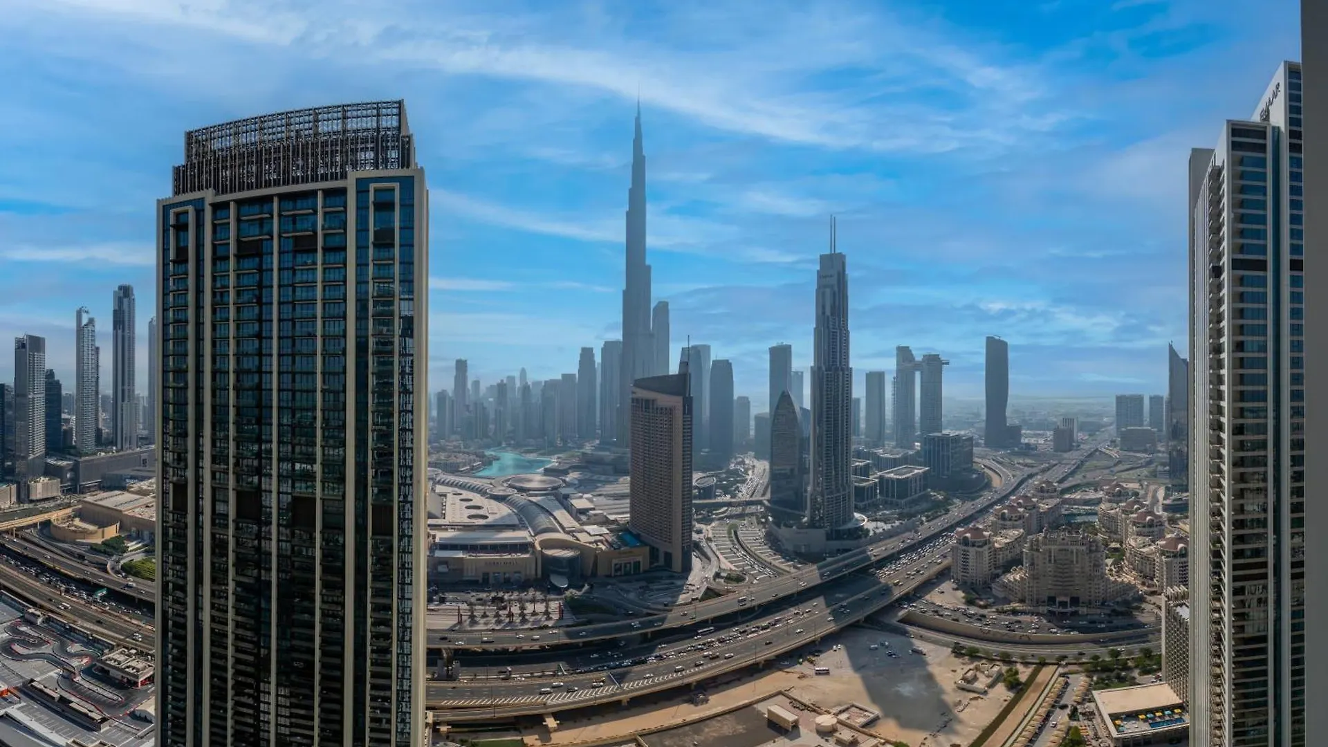 Chic 4 Bedroom Apartment I Burj Khalifa & Fountain Views I Direct Access To Dubai Mall I Free Gym, Pool, Parking Wi-Fi And Ps5 I By Skyline Serenity