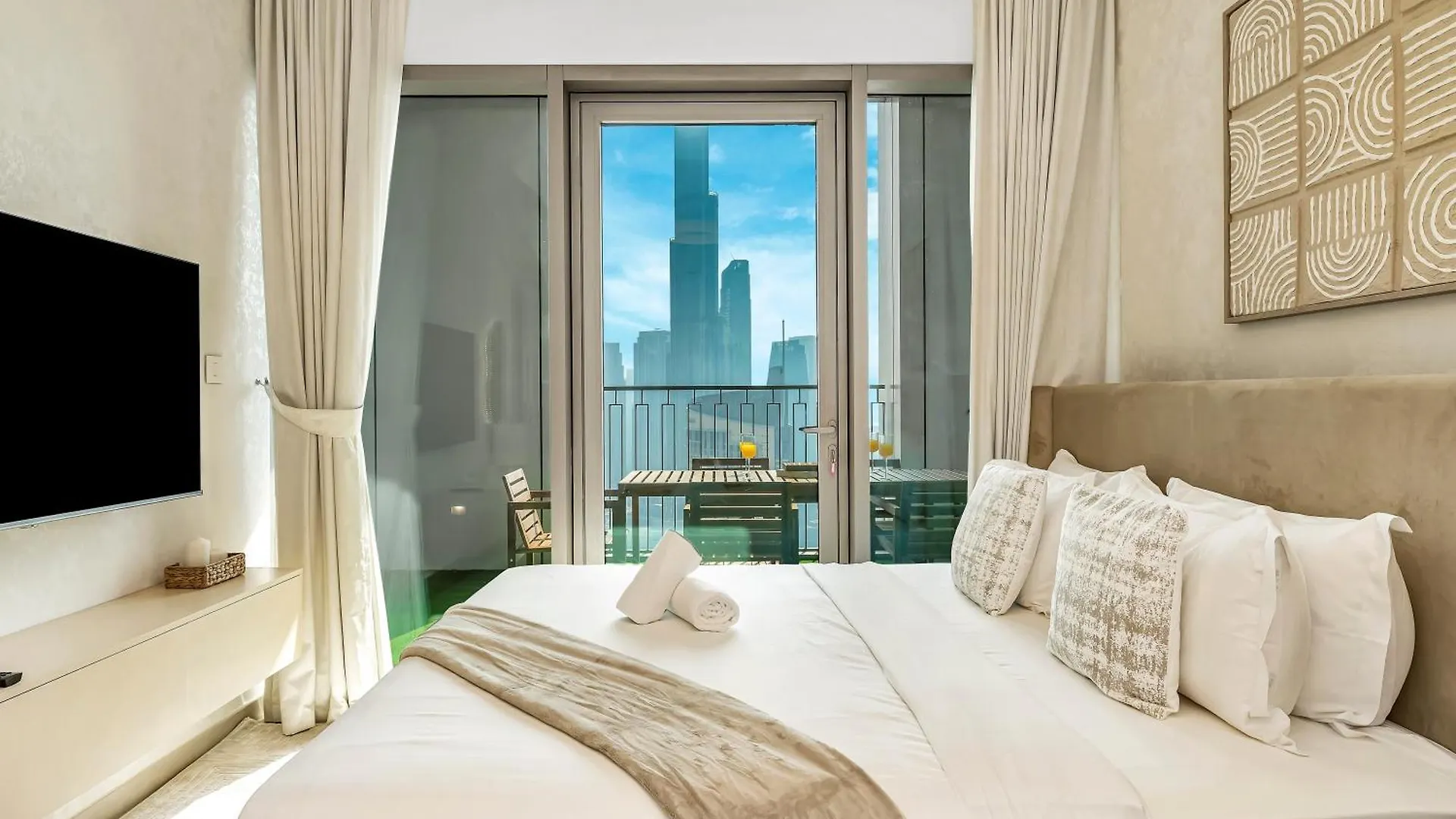 Chic 4 Bedroom Apartment I Burj Khalifa & Fountain Views I Direct Access To Dubai Mall I Free Gym, Pool, Parking Wi-Fi And Ps5 I By Skyline Serenity United Arab Emirates