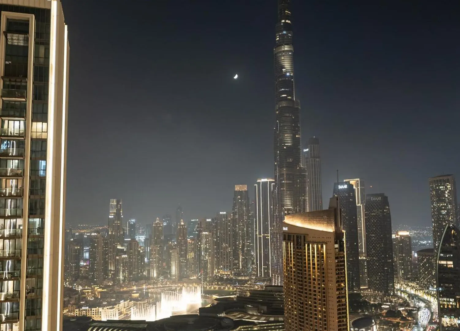 Chic 4 Bedroom Apartment I Burj Khalifa & Fountain Views I Direct Access To Dubai Mall I Free Gym, Pool, Parking Wi-Fi And Ps5 I By Skyline Serenity