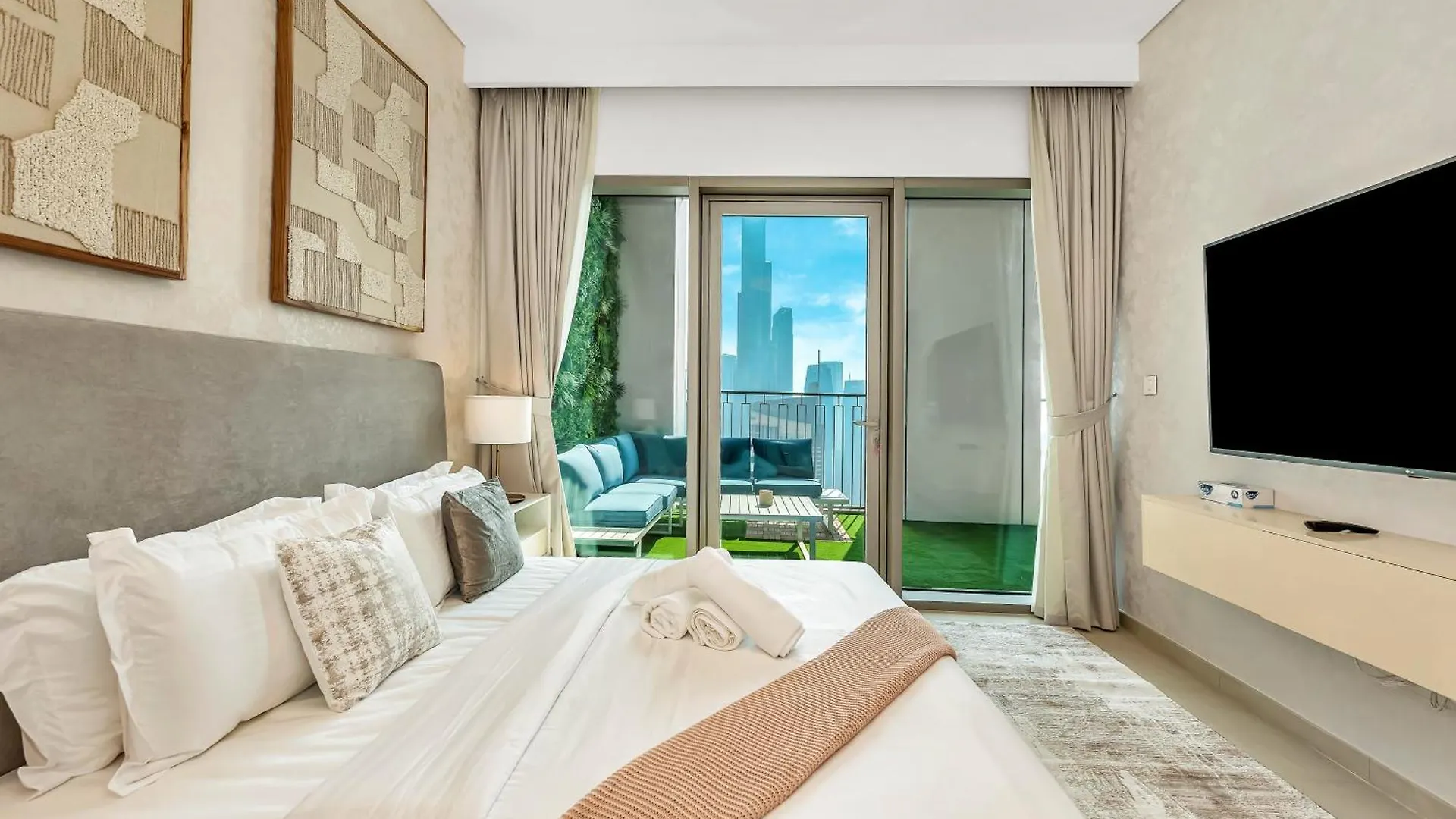Chic 4 Bedroom Apartment I Burj Khalifa & Fountain Views I Direct Access To Dubai Mall I Free Gym, Pool, Parking Wi-Fi And Ps5 I By Skyline Serenity United Arab Emirates