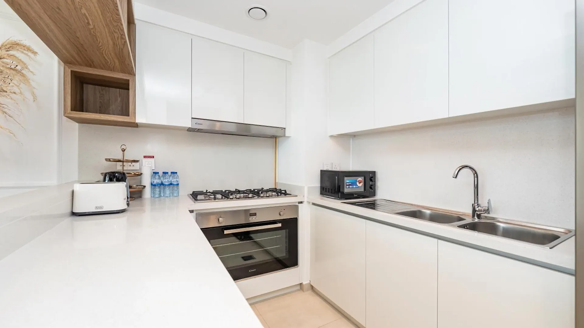 Chic 4 Bedroom Apartment I Burj Khalifa & Fountain Views I Direct Access To Dubai Mall I Free Gym, Pool, Parking Wi-Fi And Ps5 I By Skyline Serenity