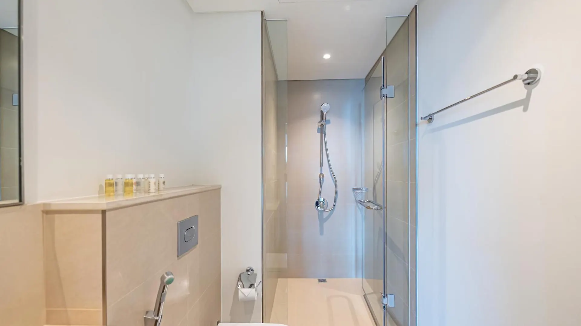 Chic 4 Bedroom Apartment I Burj Khalifa & Fountain Views I Direct Access To Dubai Mall I Free Gym, Pool, Parking Wi-Fi And Ps5 I By Skyline Serenity