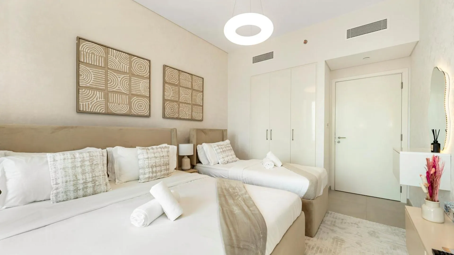 Chic 4 Bedroom Apartment I Burj Khalifa & Fountain Views I Direct Access To Dubai Mall I Free Gym, Pool, Parking Wi-Fi And Ps5 I By Skyline Serenity